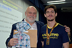 Medalhas Shigueo Watanabe e César Lattes: alunos do Objetivo conquistam melhores notas na OPF​