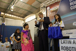 Alunos do Colégio Objetivo, com o robô Hipérion, representarão o Brasil na RoboCup 2011, na Turquia