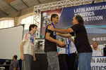 Alunos do Colégio Objetivo, com o robô Hipérion, representarão o Brasil na RoboCup 2011, na Turquia