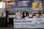 Alunos do Colégio Objetivo, com o robô Hipérion, representarão o Brasil na RoboCup 2011, na Turquia