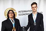 Na Rússia, Brasil conquista ouro e prata e o troféu de 3ª melhor equipe do mundo em Economia​