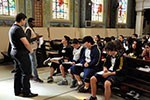Nas ruas de SP,  alunos conhecem as culturas que influenciaram o mundo medieval