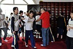 Nas ruas de SP,  alunos conhecem as culturas que influenciaram o mundo medieval