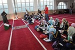 Nas ruas de SP,  alunos conhecem as culturas que influenciaram o mundo medieval
