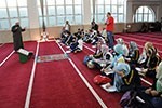 Nas ruas de SP,  alunos conhecem as culturas que influenciaram o mundo medieval