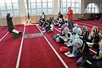 Nas ruas de SP,  alunos conhecem as culturas que influenciaram o mundo medieval