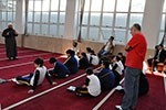 Nas ruas de SP,  alunos conhecem as culturas que influenciaram o mundo medieval