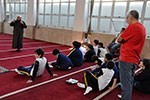 Nas ruas de SP,  alunos conhecem as culturas que influenciaram o mundo medieval
