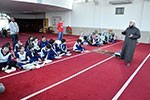 Nas ruas de SP,  alunos conhecem as culturas que influenciaram o mundo medieval