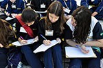 Nas ruas de SP,  alunos conhecem as culturas que influenciaram o mundo medieval