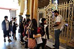 Nas ruas de SP,  alunos conhecem as culturas que influenciaram o mundo medieval