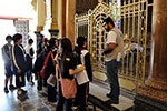 Nas ruas de SP,  alunos conhecem as culturas que influenciaram o mundo medieval