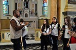 Nas ruas de SP,  alunos conhecem as culturas que influenciaram o mundo medieval