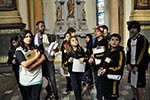 Nas ruas de SP,  alunos conhecem as culturas que influenciaram o mundo medieval