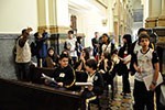 Nas ruas de SP,  alunos conhecem as culturas que influenciaram o mundo medieval