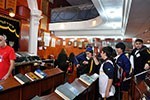 Nas ruas de SP,  alunos conhecem as culturas que influenciaram o mundo medieval