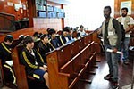 Nas ruas de SP,  alunos conhecem as culturas que influenciaram o mundo medieval