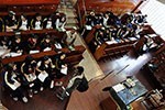 Nas ruas de SP,  alunos conhecem as culturas que influenciaram o mundo medieval