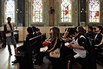 Nas ruas de SP,  alunos conhecem as culturas que influenciaram o mundo medieval