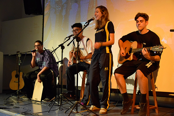 Confira a notícia: Acústico Objetivo - música, talento e integração