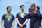 Cerimônia de premiação dos alunos do Objetivo medalhistas na OBA, na OBR e na OBI