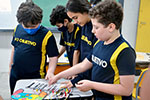 OBJETIVO ON: alunos nos preparativos para a mostra de trabalhos interdisciplinares                  