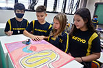 OBJETIVO ON: alunos nos preparativos para a mostra de trabalhos interdisciplinares                  