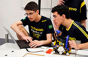Equipe de Robótica do Objetivo — New Poliuretano — nos preparativos para a RoboCup Junior. Confira!