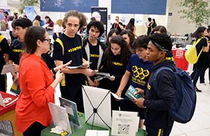 Alunos do Colégio Objetivo participam de Feira de Universidades Internacionais (2023)