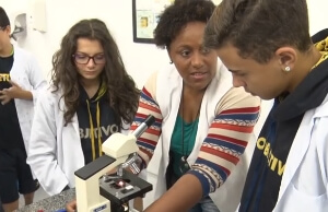 Laboratório de Ciências do Colégio Objetivo: alunos aprendem sobre tecido humano - 2020